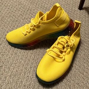Size 7.5 Women’s bright yellow sneaker